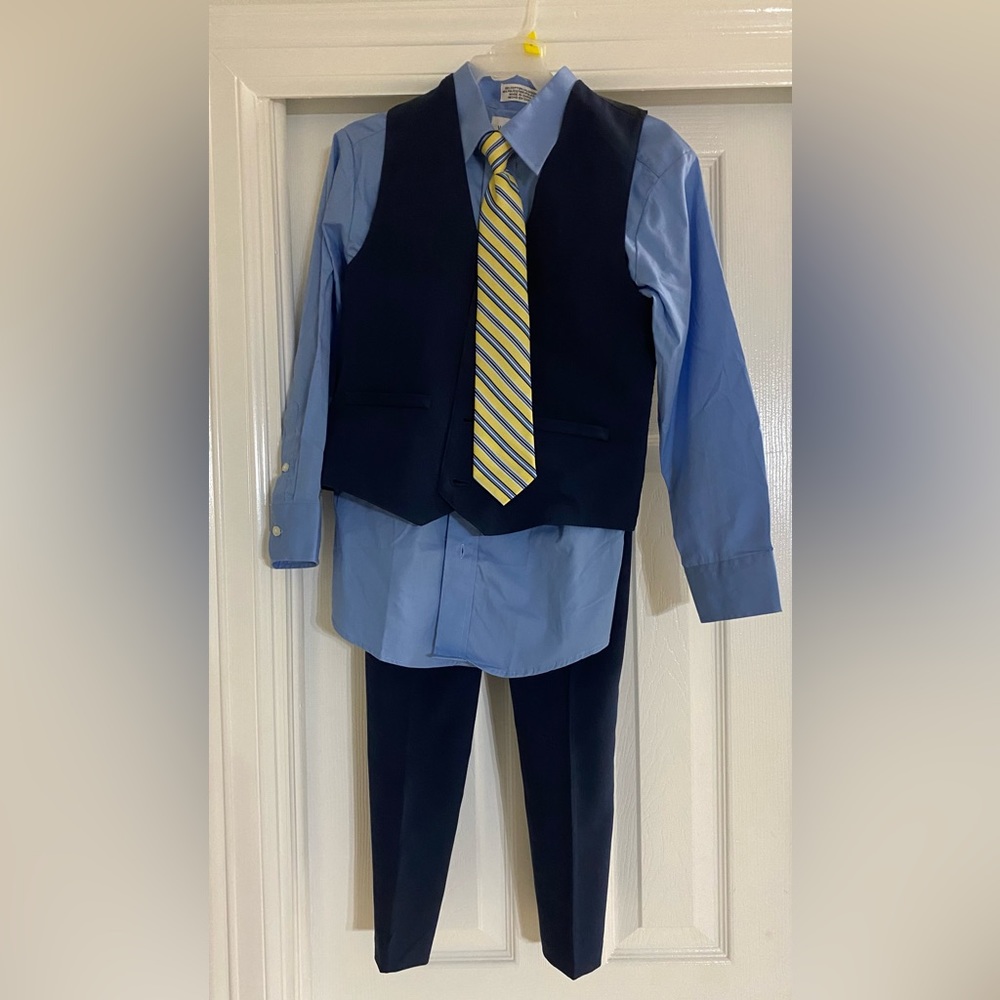 3 piece suit set w/ Van-Heusen dress shirt boys